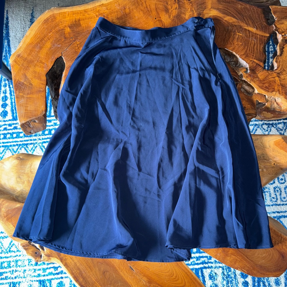 silk navy blue skirt - size L